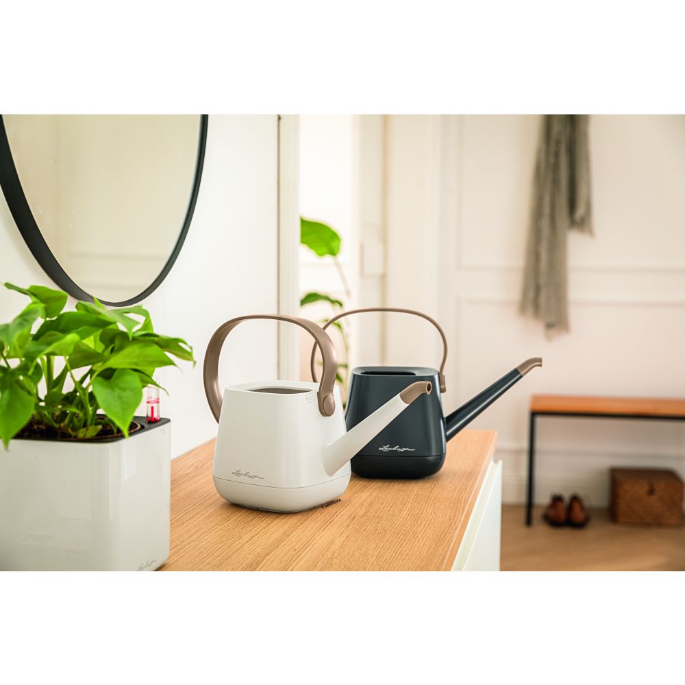 Stropitoare Lechuza YULA, 1,7 l capacitate, Negru/Bej, Protectie anti-picurare, Plastic de inalta calitate