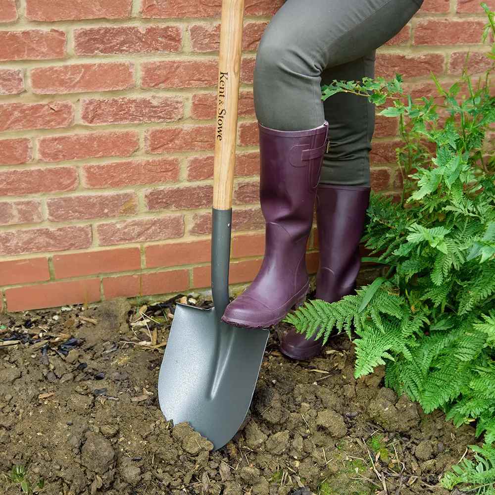 Lopata cu varf rotund KENT & STOWE din otel carbon negru, maner lung, unealta profesionala gradina, Garantie de 15 ani