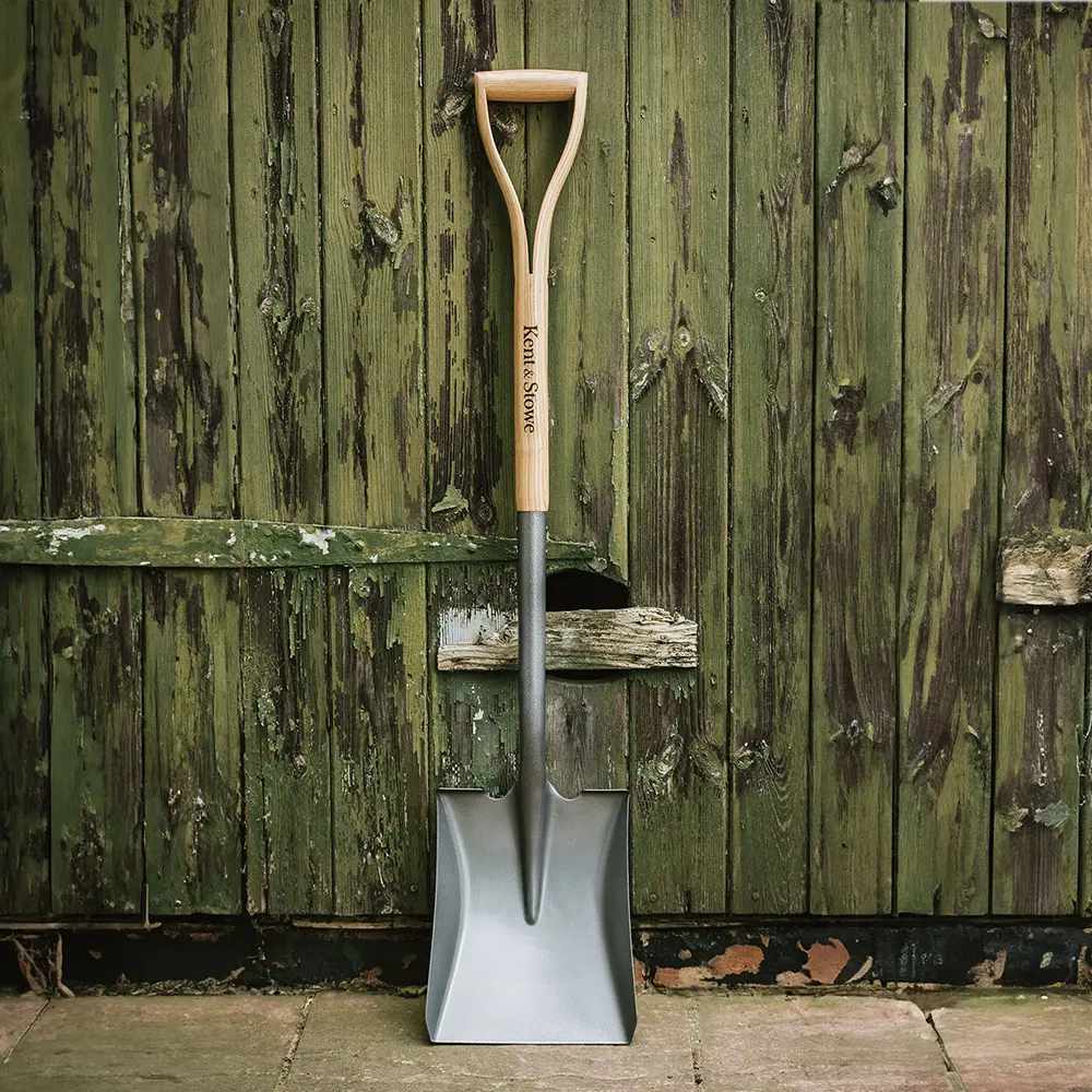 Lopata Patrata KENT & STOWE din otel carbon, maner lemn frasin, FSC 100%, 109 cm, 10 ani de garantie