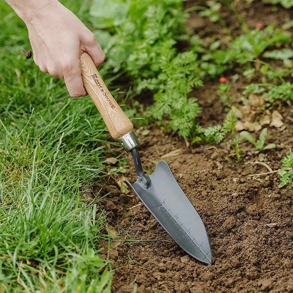 Cazma mica Plantator manual KENT & STOWE din otel carbon, maner lemn frasin, 32.5 cm, Garantie de 10 ani