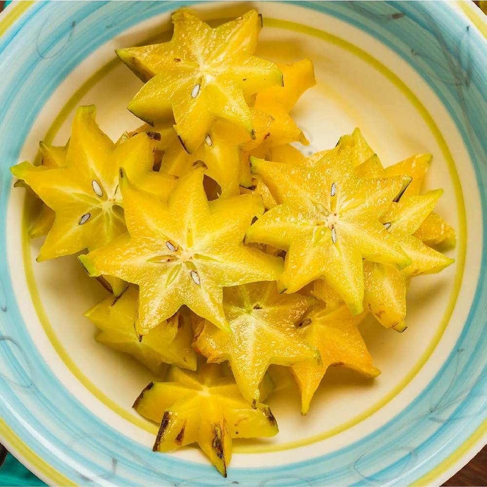 Fructul Stea (Averrhoa carambola), in ghiveci, cu fructe exotice galbene dulci-acrisoare, racoritor, aroma citrica