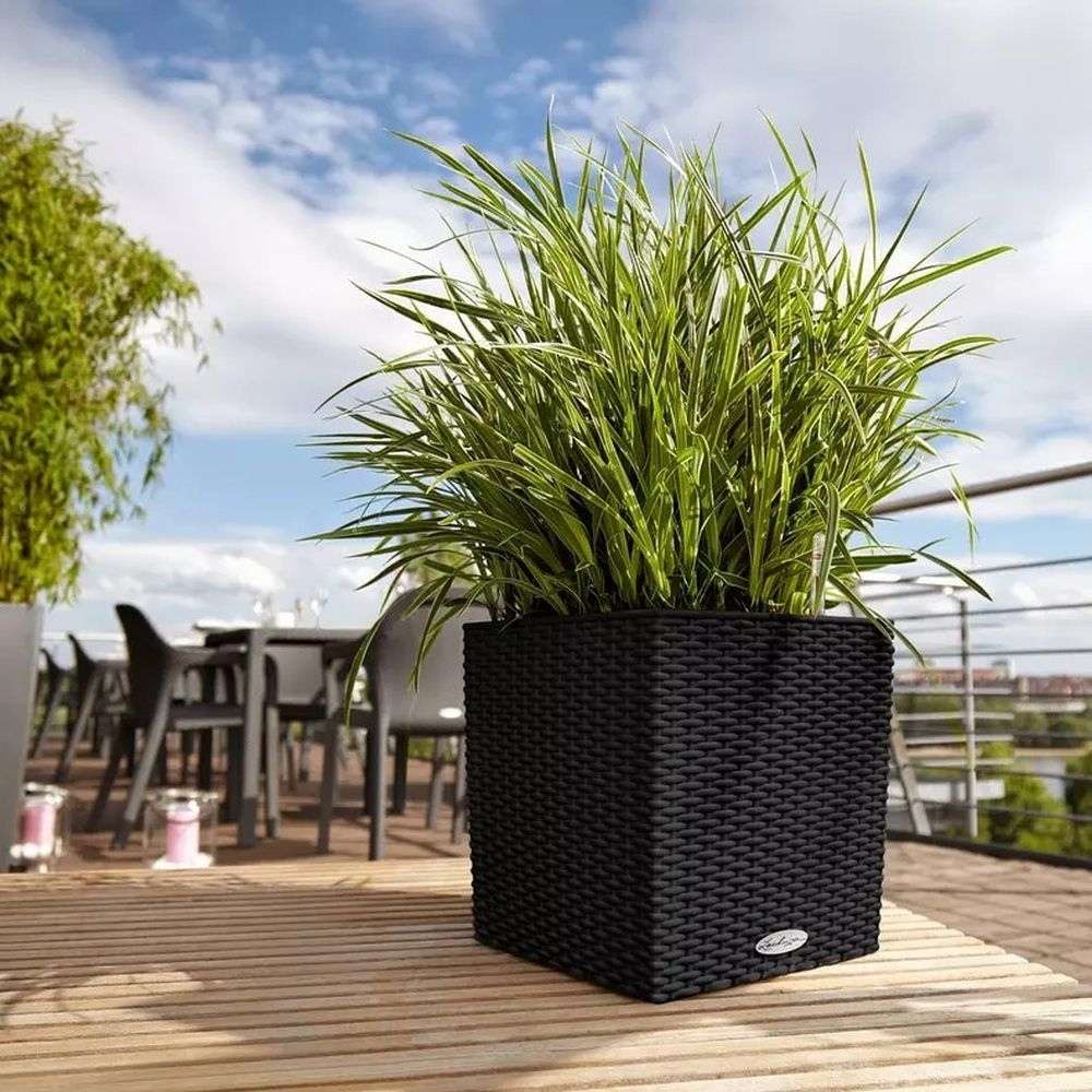 Ghiveci Auto-Irigant Lechuza Cube Cottage 30, 12 l, efect de ratan negru, pentru plante cu ghiveci, sistem de autoirigare, insert detasabil, strat de drenaj