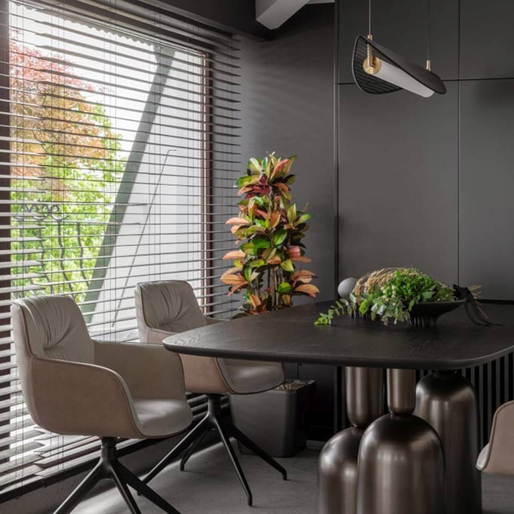 Croton Codiaeum Variegatum Mrs. Iceton, 180 cm, planta de apartament exotica cu frunze rosii portocalii galbene