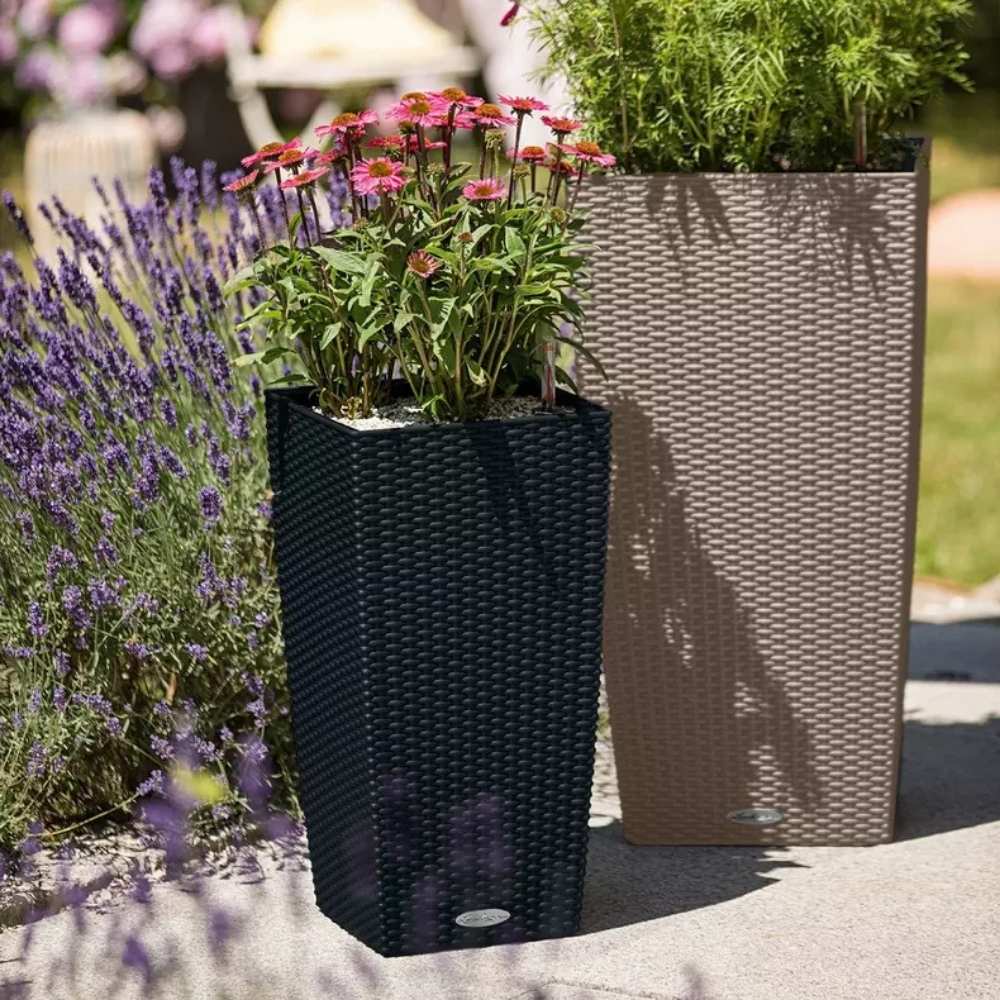 Ghiveci Auto-Irigant Lechuza Cubico Cottage 30, 14 l, efect de ratan negru, pentru plante cu ghiveci, sistem de autoirigare, insert detasabil, strat de drenaj