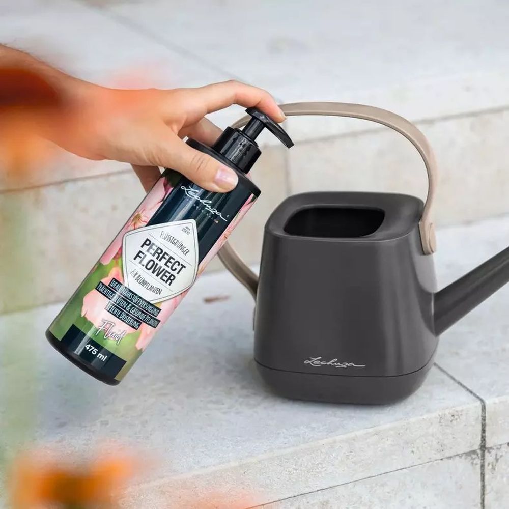 Ingrasamant lichid Lechuza PERFECT FLOWER 475 ml, pentru toate plantele cu flori, 1 pompa/L, formula rapida, 100% sigur pentru mediu