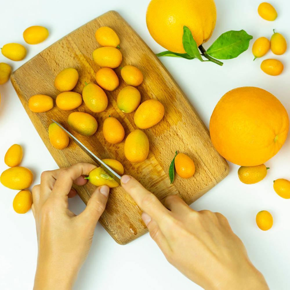 Pom Portocal Margarita Kumquat - 60 cm, cu fructe dulci la exterior si acrisoare la interior, an 2 pe rod