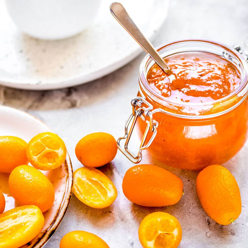 Pom Portocal Margarita Kumquat - 60 cm, cu fructe dulci la exterior si acrisoare la interior, an 2 pe rod