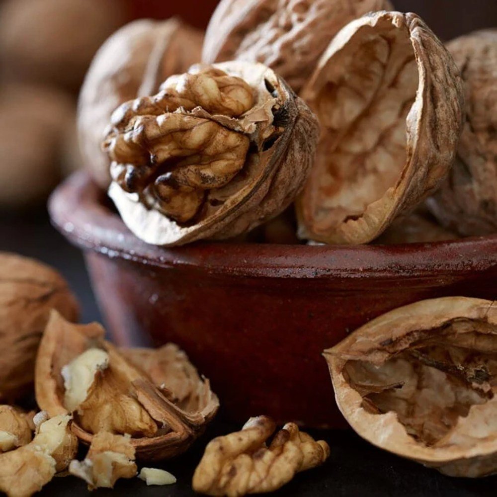 Nuc de Marea Neagra Nealtoit (Juglans Regia), cu dust dulce-amarui