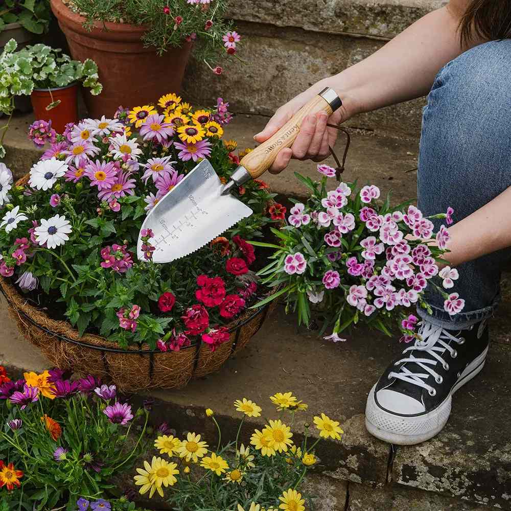 Lopata manuala multifunctionala KENT & STOWE din inox, maner din lemn de frasin, 32 cm, 15 ani de garantie