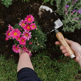 Lopata manuala multifunctionala KENT & STOWE din inox, maner din lemn de frasin, 32 cm, 15 ani de garantie