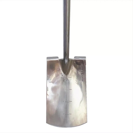 Cazma multifunctionala Kent & Stowe din otel inoxidabil, pentru sapat si taiat radacini, cu maner din frasin, rezistenta la rugina, garantie 15 ani, 104 cm
