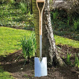 Cazma multifunctionala Kent & Stowe din otel inoxidabil, pentru sapat si taiat radacini, cu maner din frasin, rezistenta la rugina, garantie 15 ani, 104 cm
