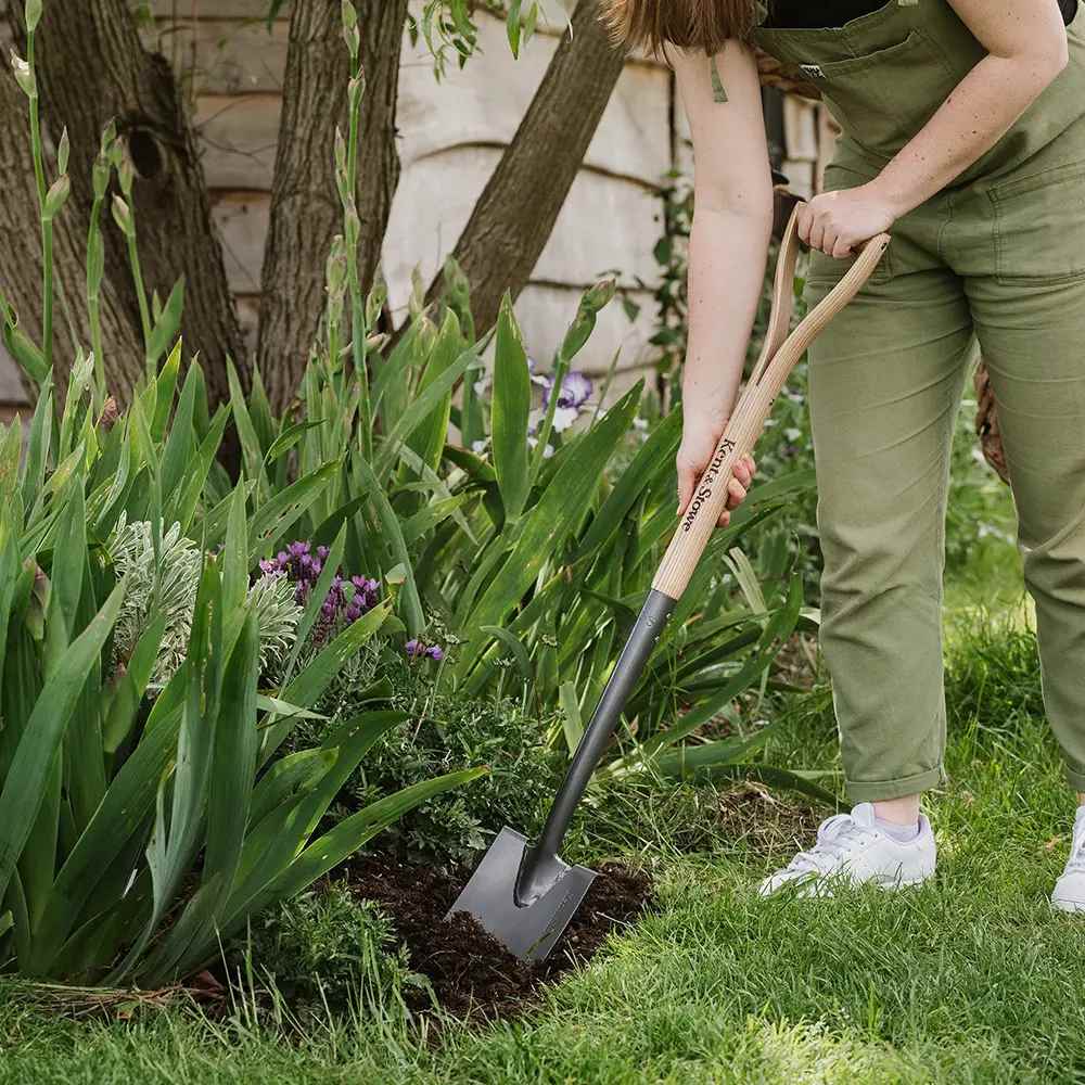 Cazma KENT & STOWE din otel carbon, maner lemn frasin, FSC 100%, 110 cm, 10 ani de garantie