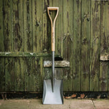 Lopata Patrata KENT & STOWE din otel carbon, maner lemn frasin, FSC 100%, 109 cm, 10 ani de garantie