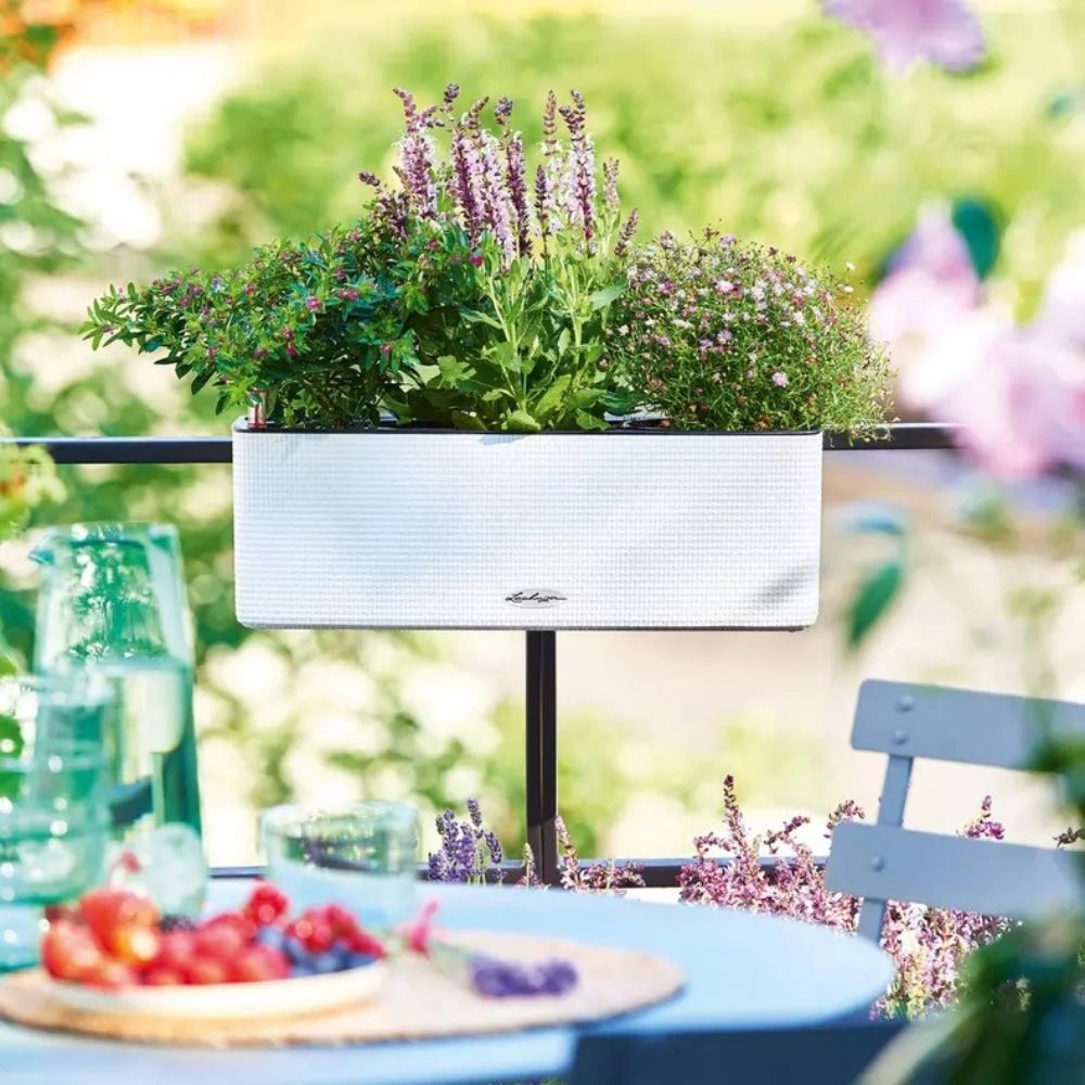 Ghiveci Auto-Irigant Lechuza Cube Color Triple, alb tip ratan, pentru plante cu ghiveci, sistem de autoirigare, include bracket asortat